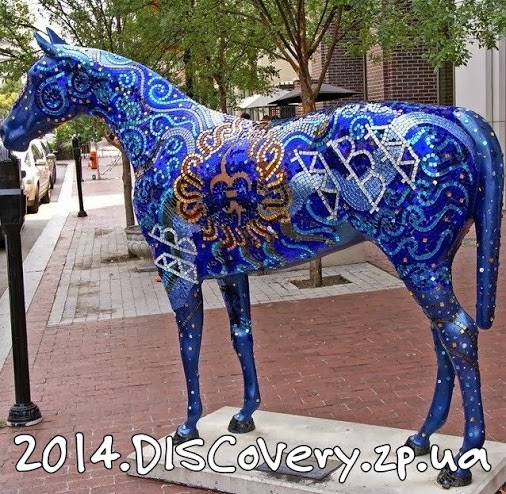 Талисман 2014 года - Синяя деревянная Лошадь